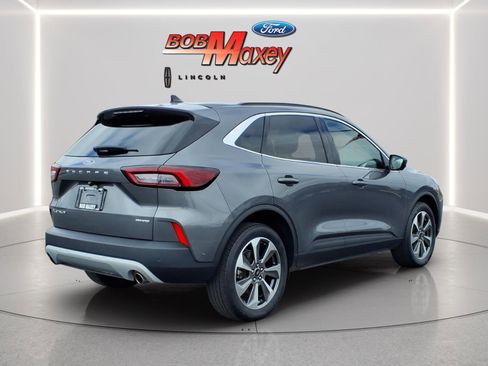 Used 2023 Ford Escape Platinum w/ Premium Technology Package AWD/4WD image 4