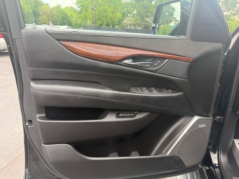 Used 2016 Cadillac Escalade Premium AWD/4WD image 7