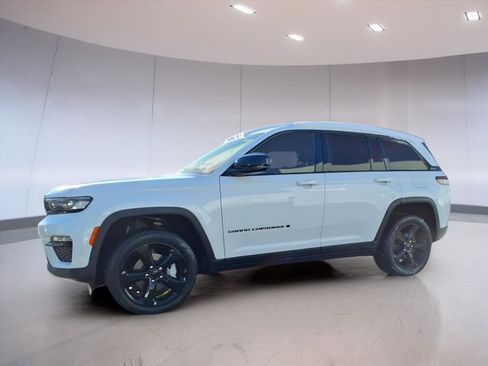 Used 2023 Jeep Grand Cherokee Limited w/ Black Appearance Package image 2