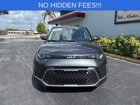 Used 2023 Kia Soul LX w/ LX Technology Package FWD image 3