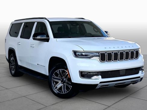 Used 2024 Jeep Wagoneer L Series II w/ Flexible Seating Group AWD/4WD image 3