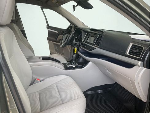 Certified 2017 Toyota Highlander LE AWD/4WD image 16