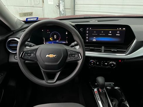 Used 2025 Chevrolet Trax LT image 13