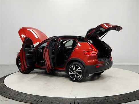 Used 2021 Volvo XC40 T5 R-Design w/ Protection Package image 13