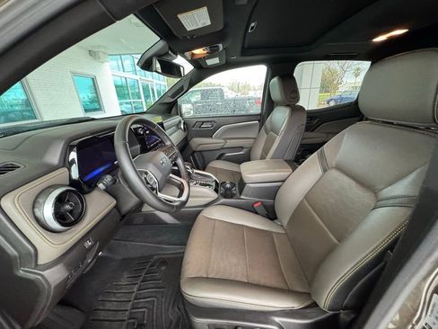 Used 2024 Chevrolet Colorado ZR2 w/ ZR2 Convenience Package III image 12