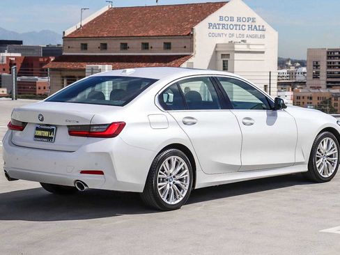 Used 2024 BMW 330e image 4