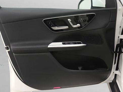 Used 2026 Mercedes-Benz GLC 300 image 17