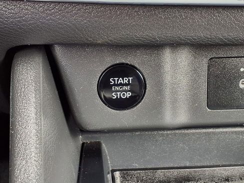 Used 2025 Nissan Rogue SV FWD image 10