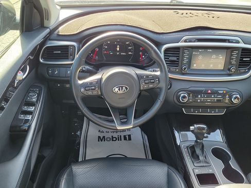 Used 2018 Kia Sorento EX FWD image 16