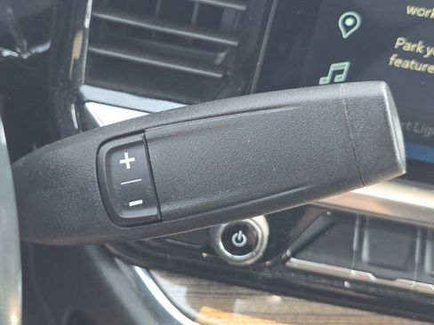 Used 2023 Chevrolet Silverado 1500 LT AWD/4WD image 32