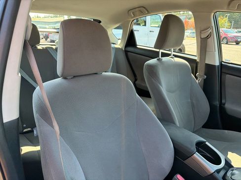 Used 2014 Toyota Prius Two image 17