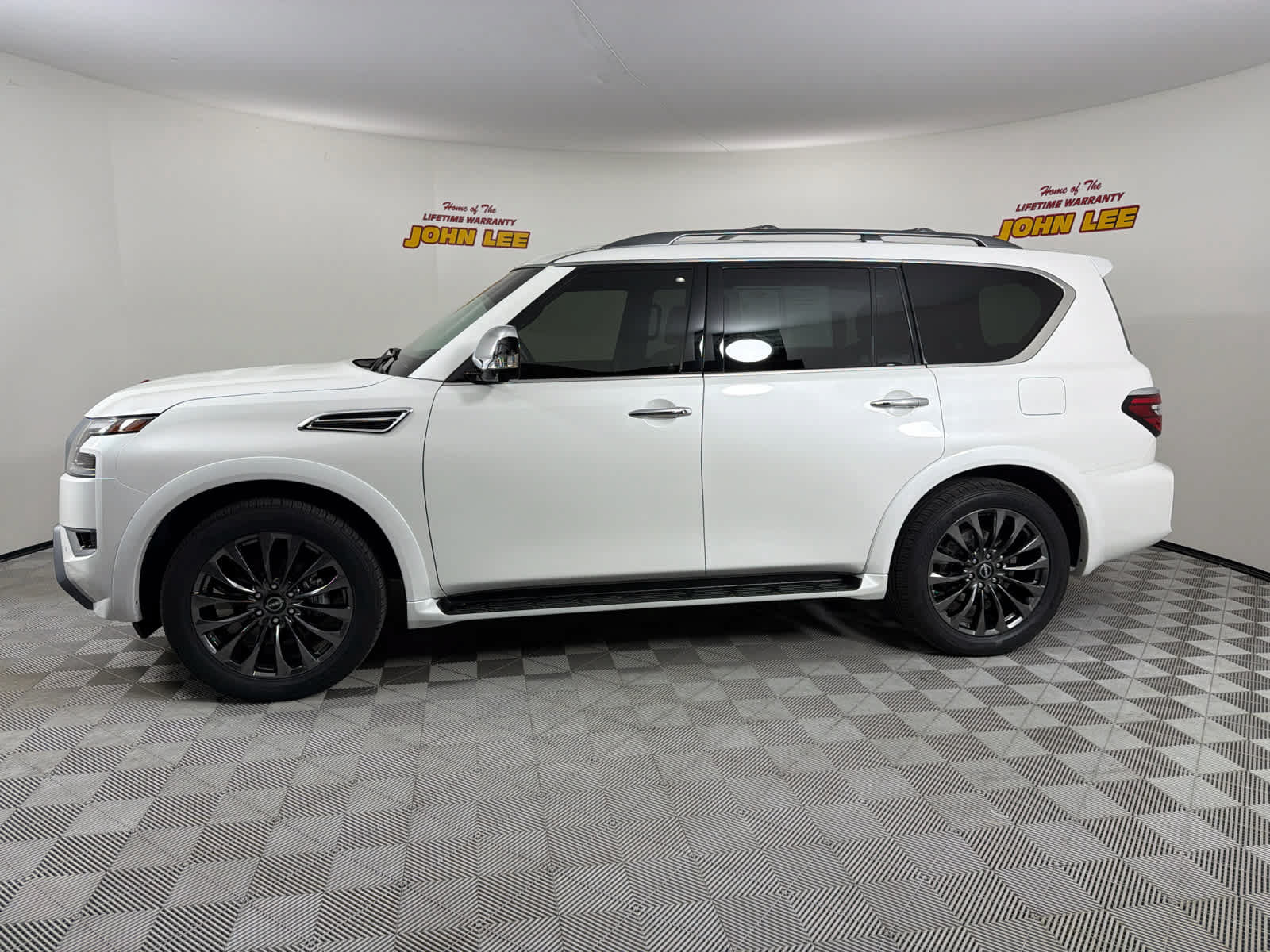 Certified 2024 Nissan Armada Platinum w/ Captain's Chairs Package RWD image 2