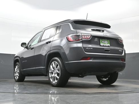 Used 2024 Jeep Compass Latitude AWD/4WD image 29