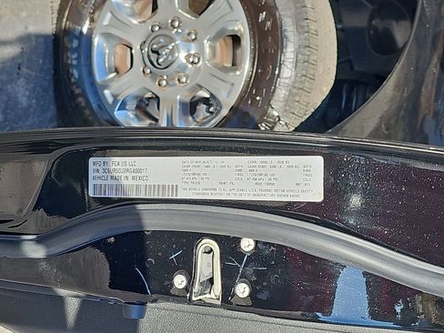 Used 2024 RAM 2500 Big Horn w/ Bed Utility Group image 38