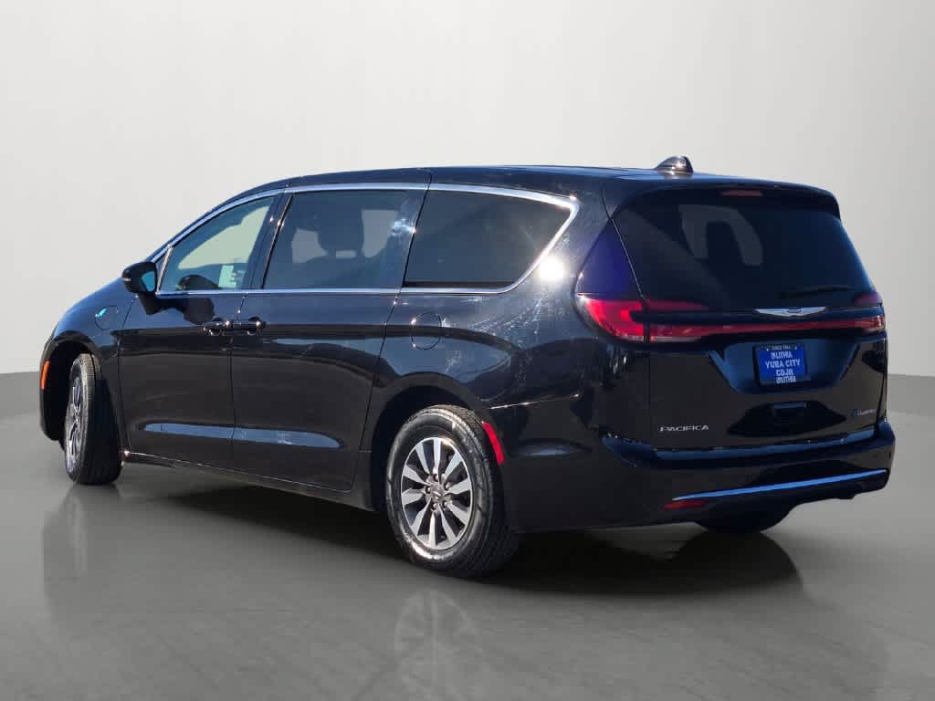 Used 2024 Chrysler Pacifica Limited FWD image 4
