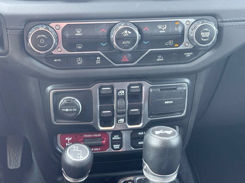 Used 2024 Jeep Wrangler Unlimited Rubicon AWD/4WD image 11