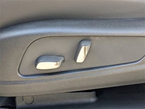 New 2025 Cadillac XT6 Luxury image 25