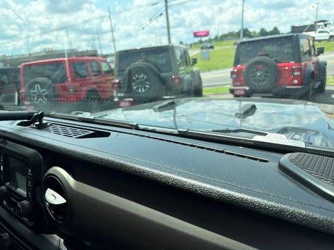 Used 2018 Jeep Wrangler Unlimited Sport AWD/4WD image 23