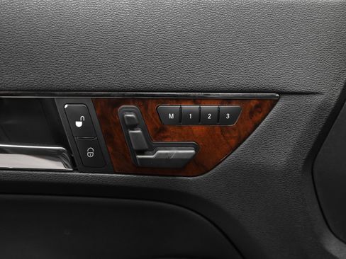 Used 2010 Mercedes-Benz E 550 Coupe image 30