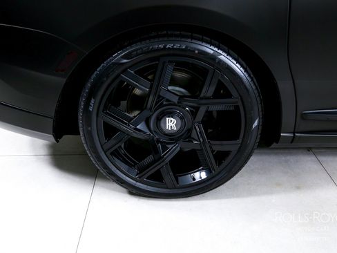 Certified 2025 Rolls-Royce Cullinan Black Badge image 34