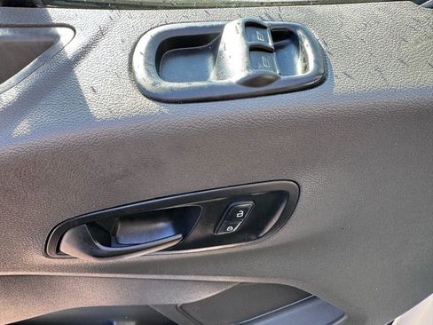 Used 2022 Ford E-Transit 148 High Roof Extended image 10