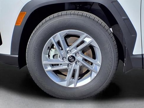 New 2025 Hyundai Tucson SE image 12