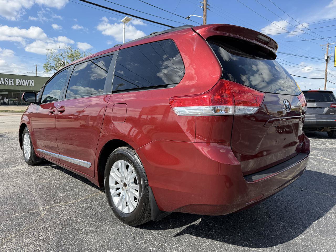 Used 2012 Toyota Sienna XLE FWD image 7