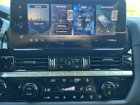 New 2026 Nissan Pathfinder SL image 4