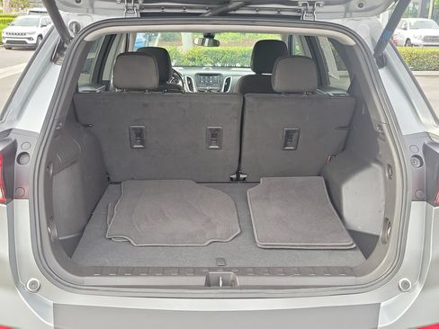 Used 2024 Chevrolet Equinox LT w/ Driver Convenience Package FWD image 17