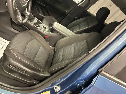 Used 2024 GMC Terrain SLE w/ Driver Convenience Package image 12