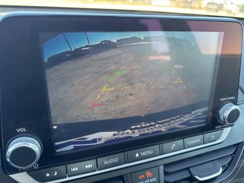 Used 2024 Nissan Altima 2.5 SV image 13