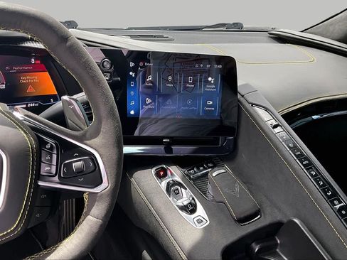 Used 2024 Chevrolet Corvette Stingray Premium Conv w/ Z51 Performance Package RWD image 7
