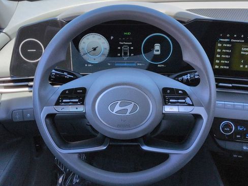 Certified 2024 Hyundai Elantra SEL FWD image 23
