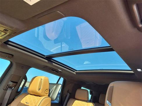 Certified 2021 Cadillac Escalade Premium Luxury image 18