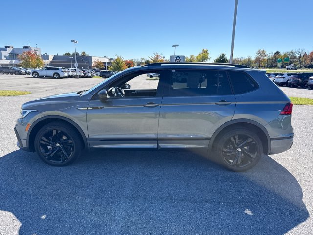 Certified 2023 Volkswagen Tiguan SE R-Line AWD/4WD image 4