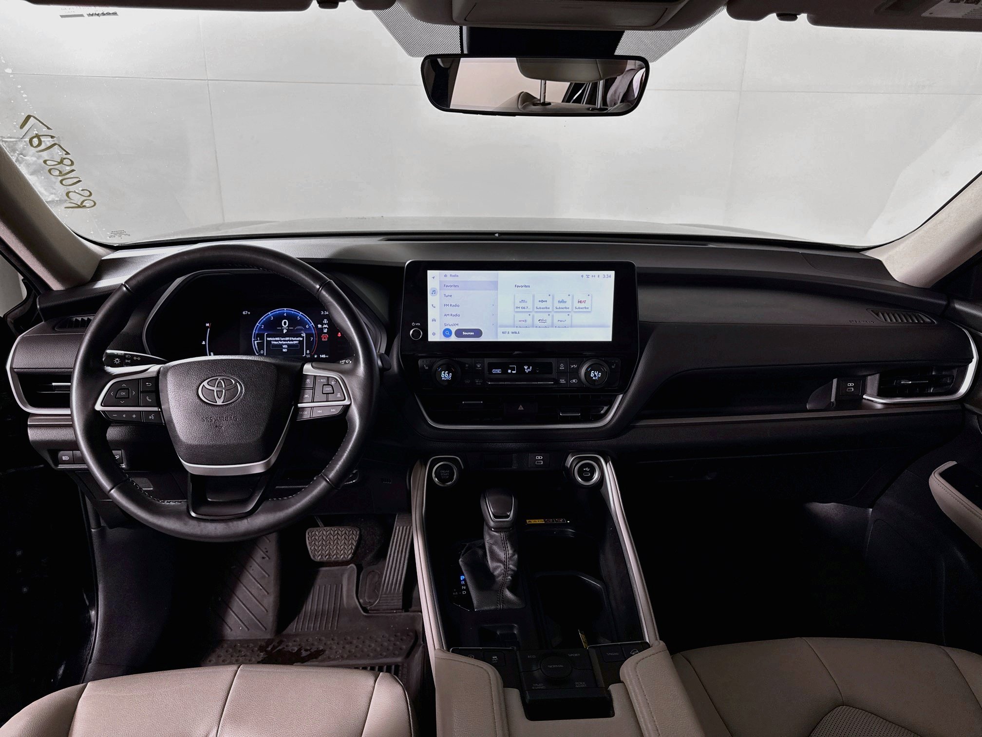 Used 2024 Toyota Grand Highlander AWD image 24