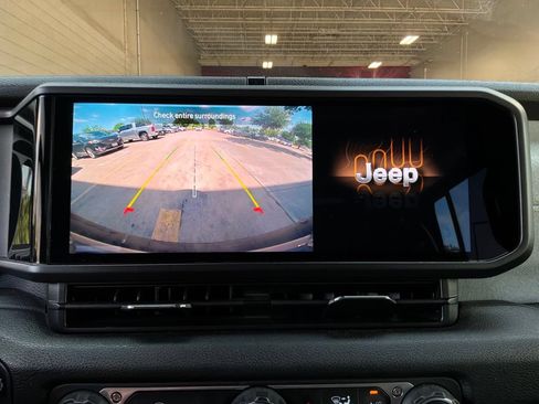 Used 2025 Jeep Wrangler Unlimited Sport AWD/4WD image 27
