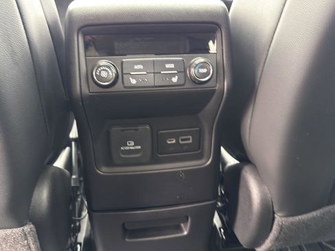 Used 2022 GMC Acadia Denali w/ Denali Ultimate Package image 42