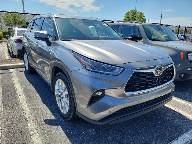 Used 2026 Toyota Highlander Limited AWD/4WD image 2