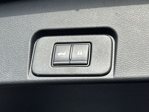 Used 2024 Nissan Rogue SV image 34