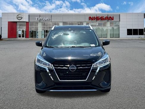 Used 2023 Nissan Kicks SV FWD image 2