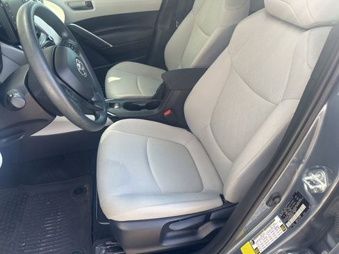 Used 2022 Toyota Corolla Cross L image 3