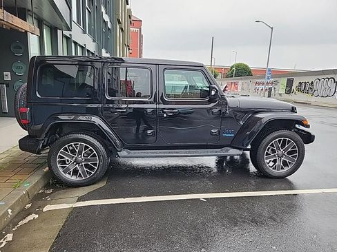 Used 2022 Jeep Wrangler Unlimited Sahara image 9