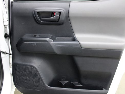 Used 2016 Toyota Tacoma SR w/ Towing Package image 20