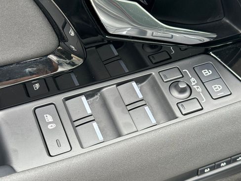 Used 2024 Land Rover Range Rover Evoque S AWD/4WD image 12