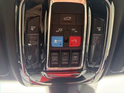 Used 2022 Jeep Grand Cherokee L Overland w/ Luxury Tech Group IV AWD/4WD image 40