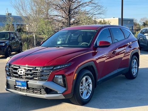 Certified 2025 Hyundai Tucson SE image 5