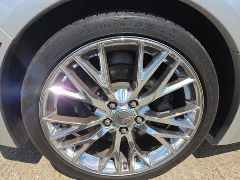 Used 2016 Chevrolet Corvette Stingray Coupe RWD image 14