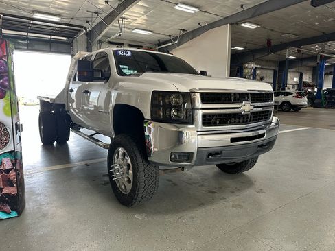 Used 2009 Chevrolet Silverado 3500 LT w/ Exterior Plus Package image 4