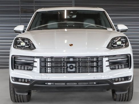Certified 2024 Porsche Cayenne AWD/4WD image 8
